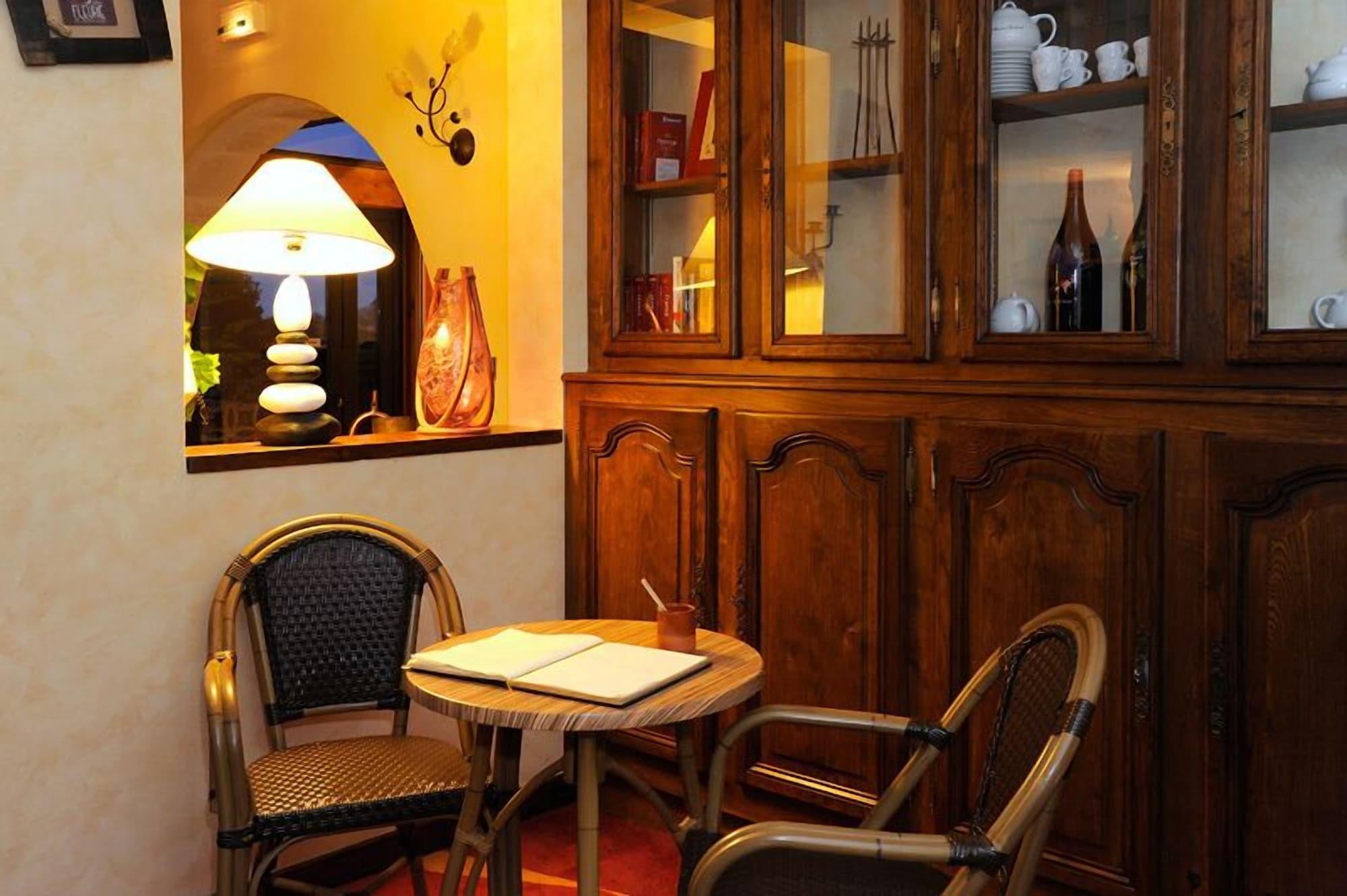 Des Grands Vins Hotel 3*